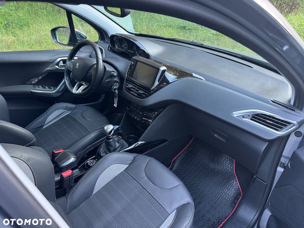 Peugeot 2008 1.6 BlueHDi Allure S&S - 11