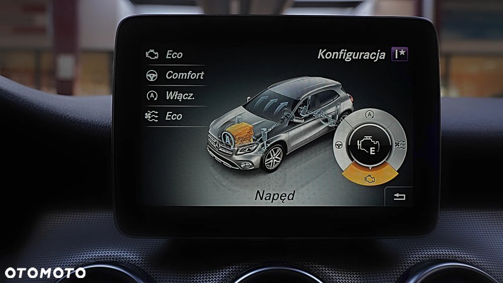 Mercedes-Benz GLA 200 7G-DCT - 23