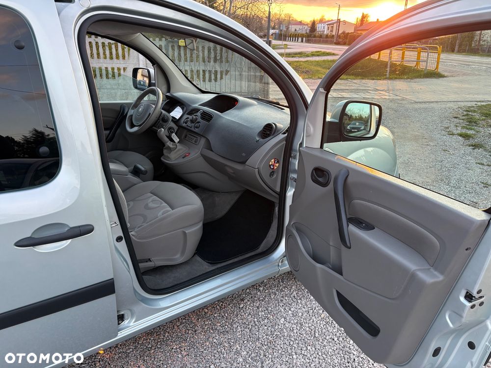 Renault Kangoo 1.6 8V Happy Family - 26