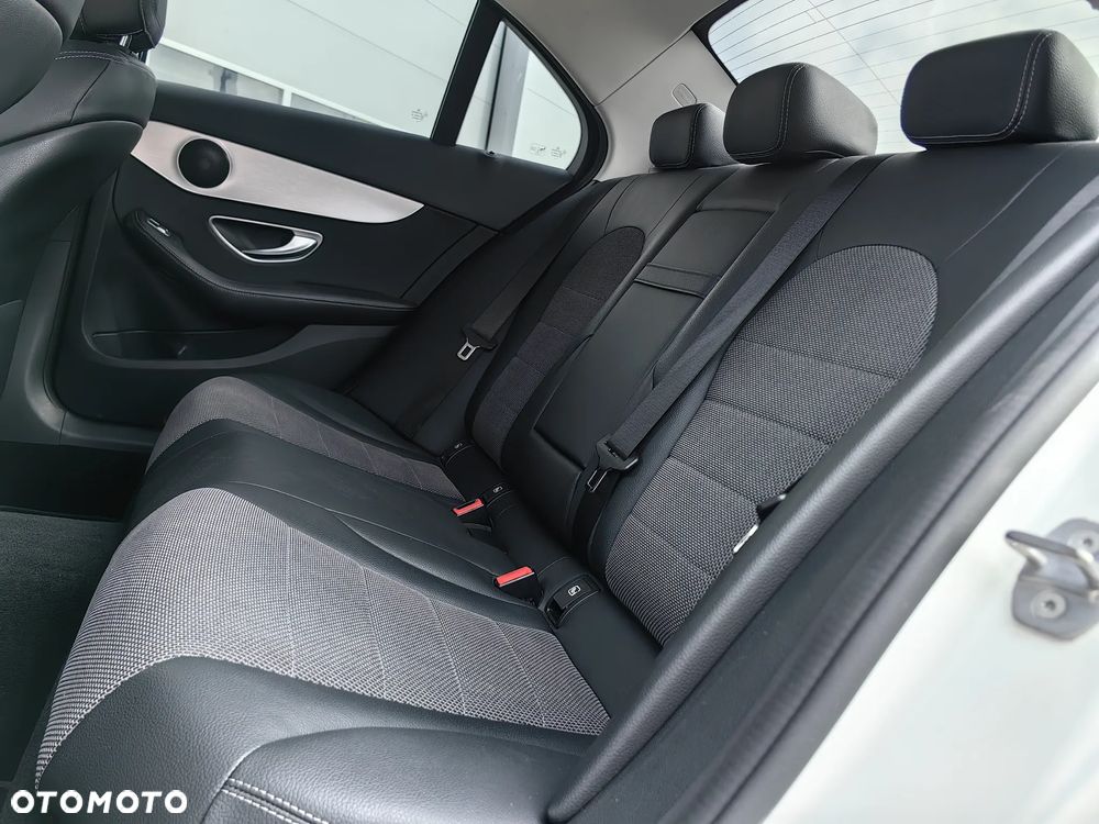 Mercedes-Benz Klasa C 220 d 4MATIC 9G-TRONIC - 22