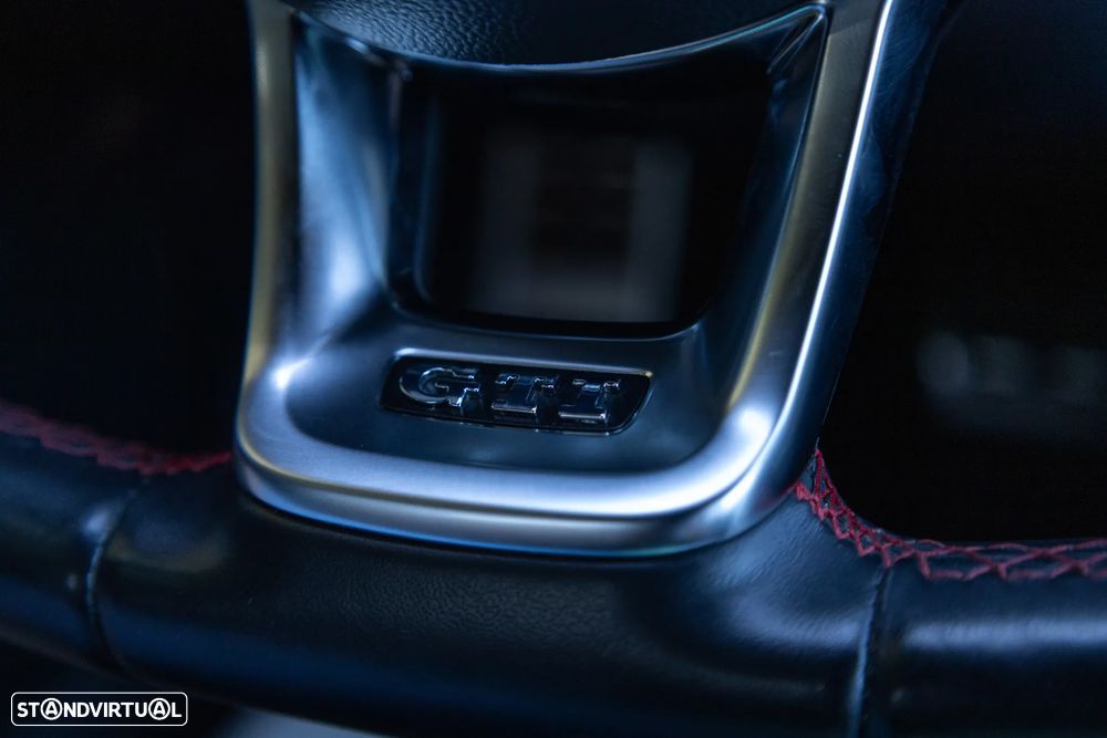 VW Golf 2.0 TSI GTI DSG - 35