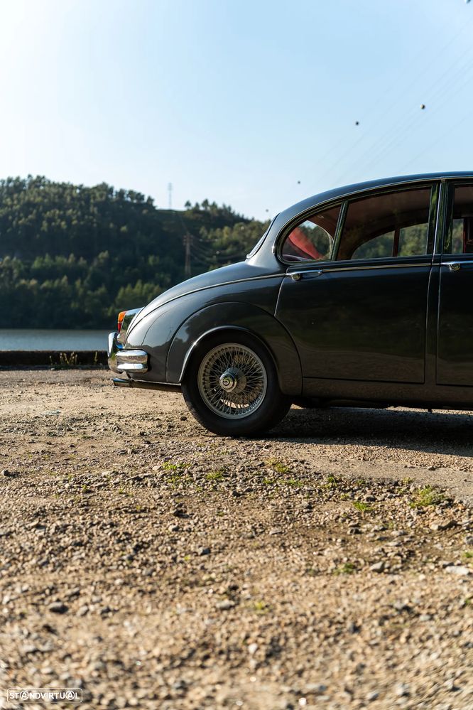 Jaguar Daimler - 15
