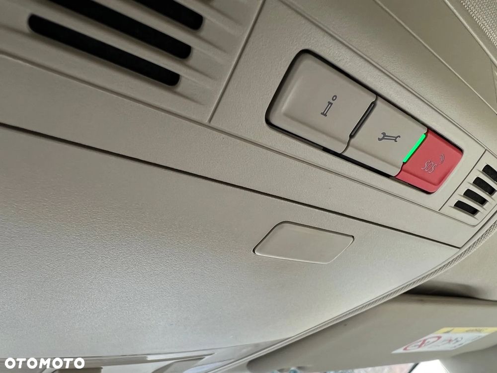 Skoda Superb 2.0 TDI DSG Premium Edition - 23