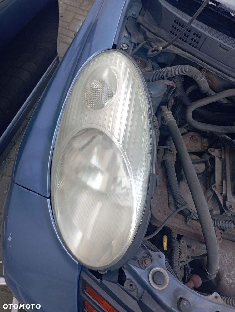 NISSAN MICRA K12 3D LAMPA PRAWA PRZÓD PRZEDNIA EU