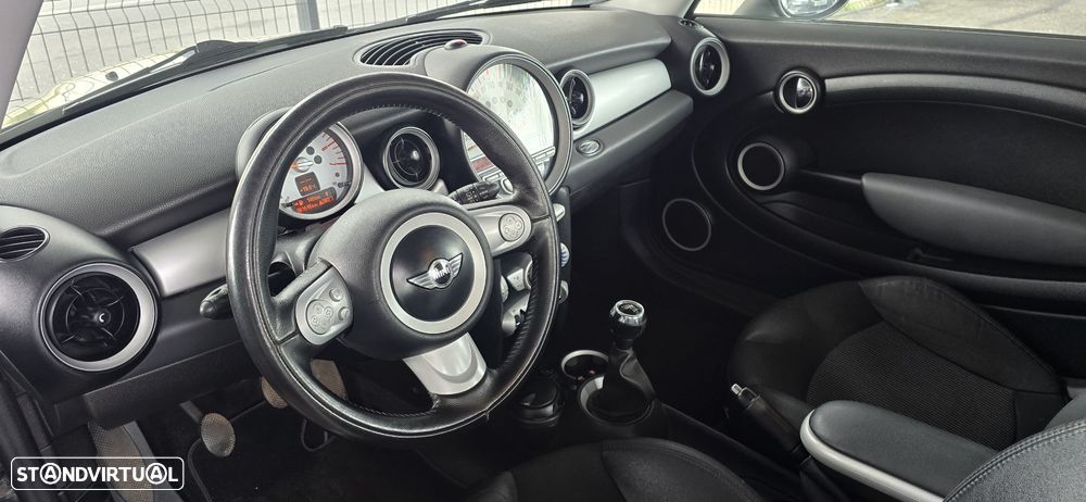 MINI 3 Portas Cooper D - 19