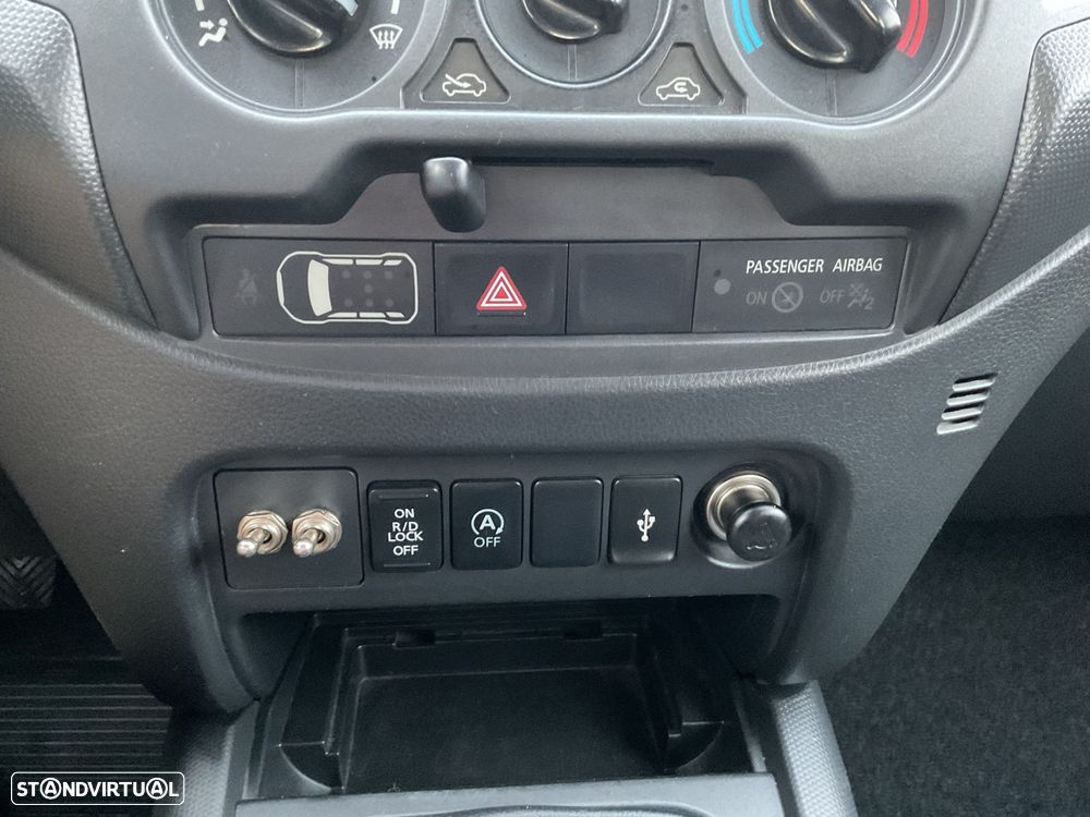 Mitsubishi L200 2.3 DI-D CD Invite Strakar Look 4WD - 27