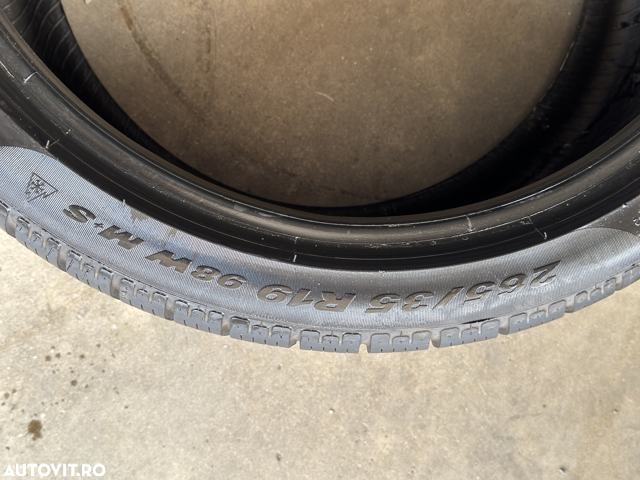 Vând 2 anvelope 265/35/19 Pirelli de iarnă ca noi - 5