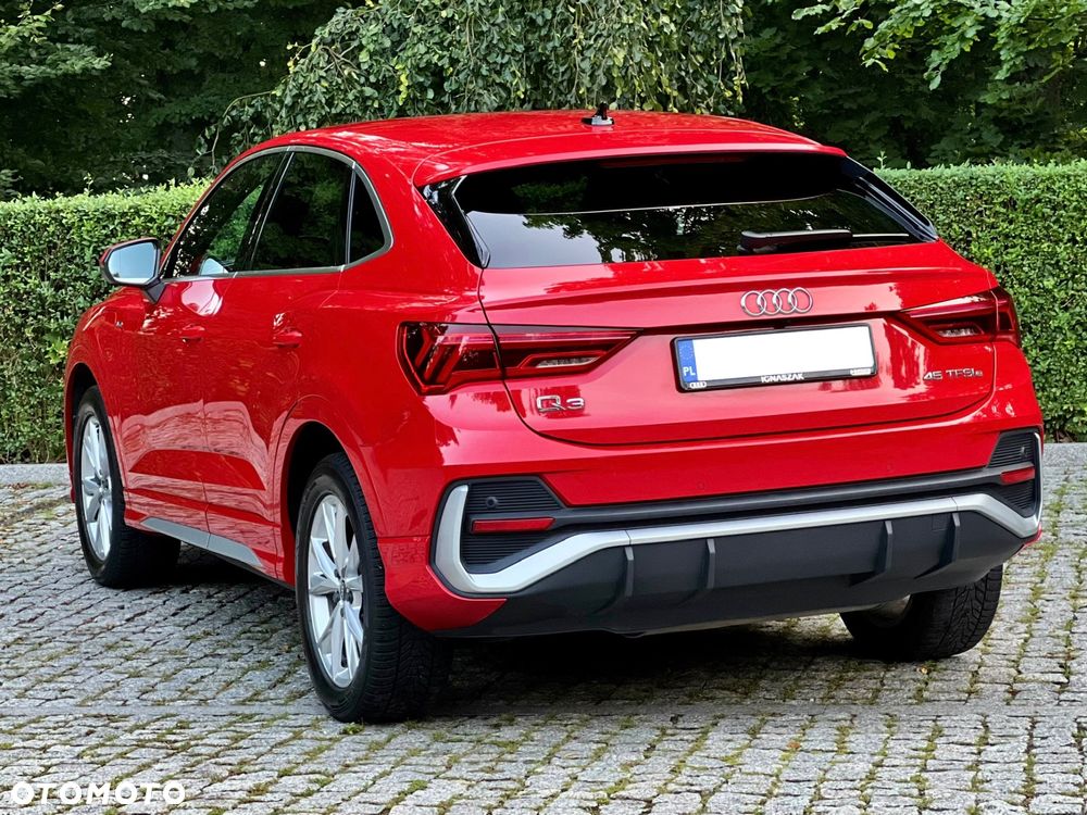 Audi Q3 Sportback - 16