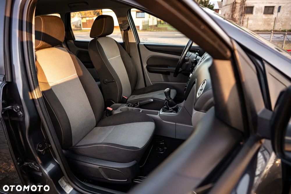 Ford Focus 1.6 Trend + - 11