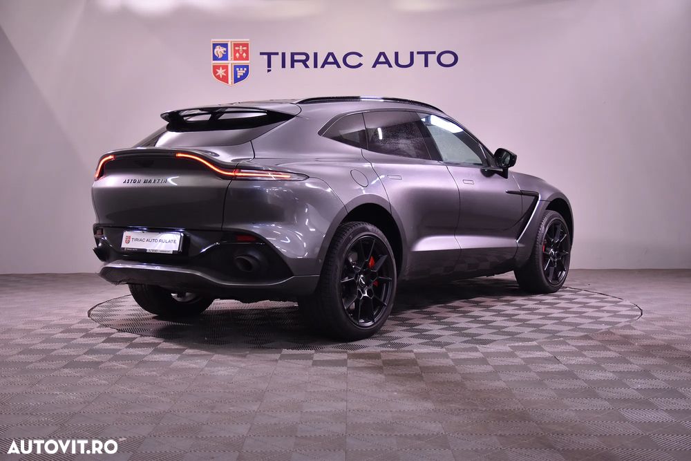 Aston Martin DBX - 5