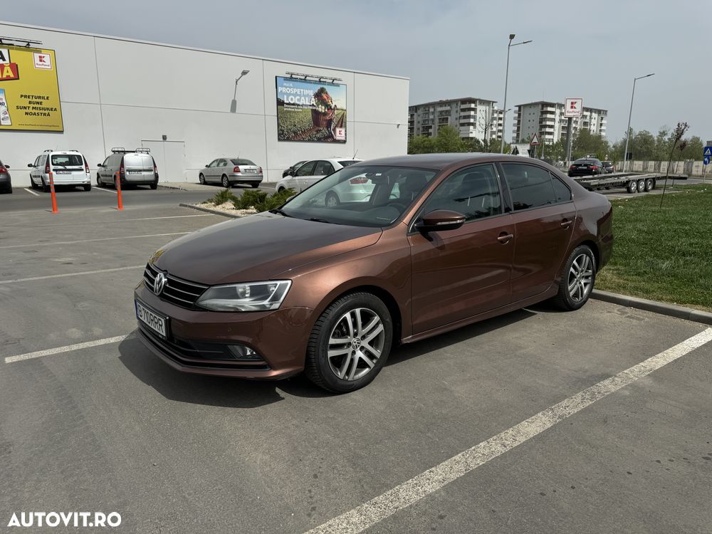 Volkswagen Jetta 2.0 TDI DSG Comfortline - 5