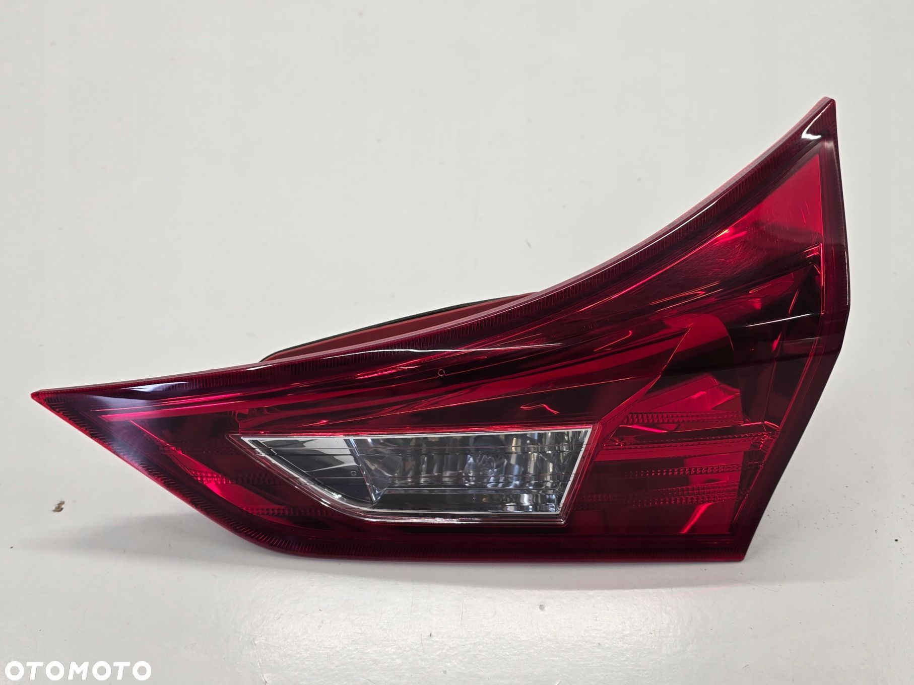 TOYOTA AURIS II E18 HB 13R LAMPA PRAWY TYŁ W KLAPĘ - 1