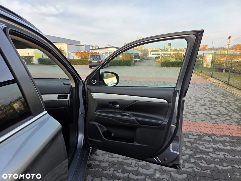 Mitsubishi Outlander 2.0 4WD Plus - 13
