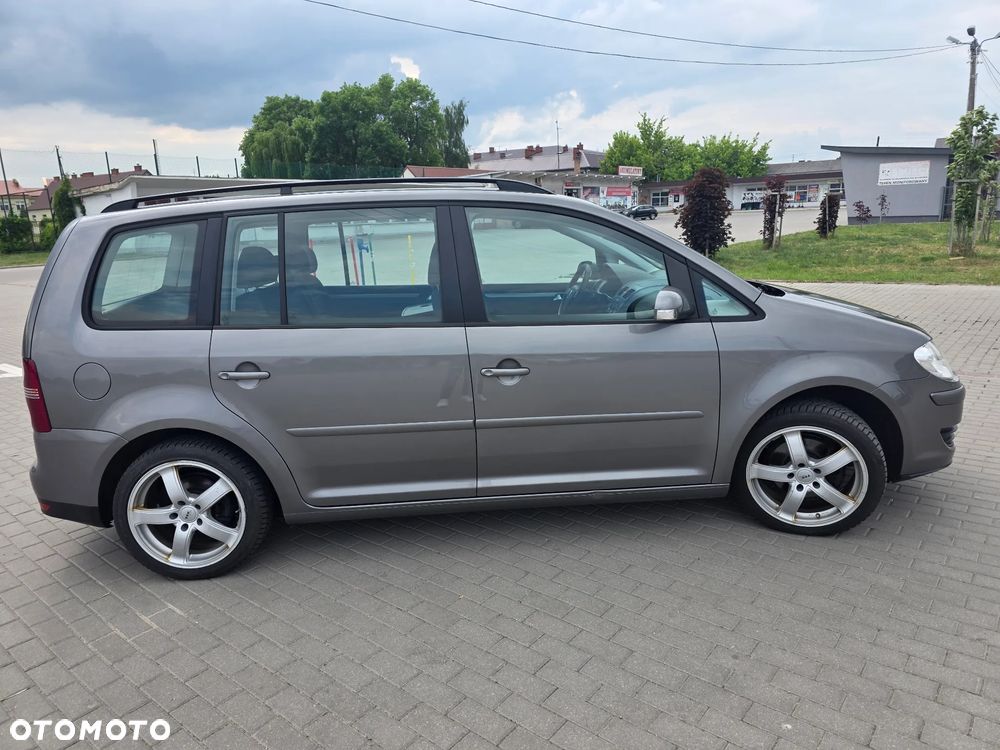 Volkswagen Touran - 11