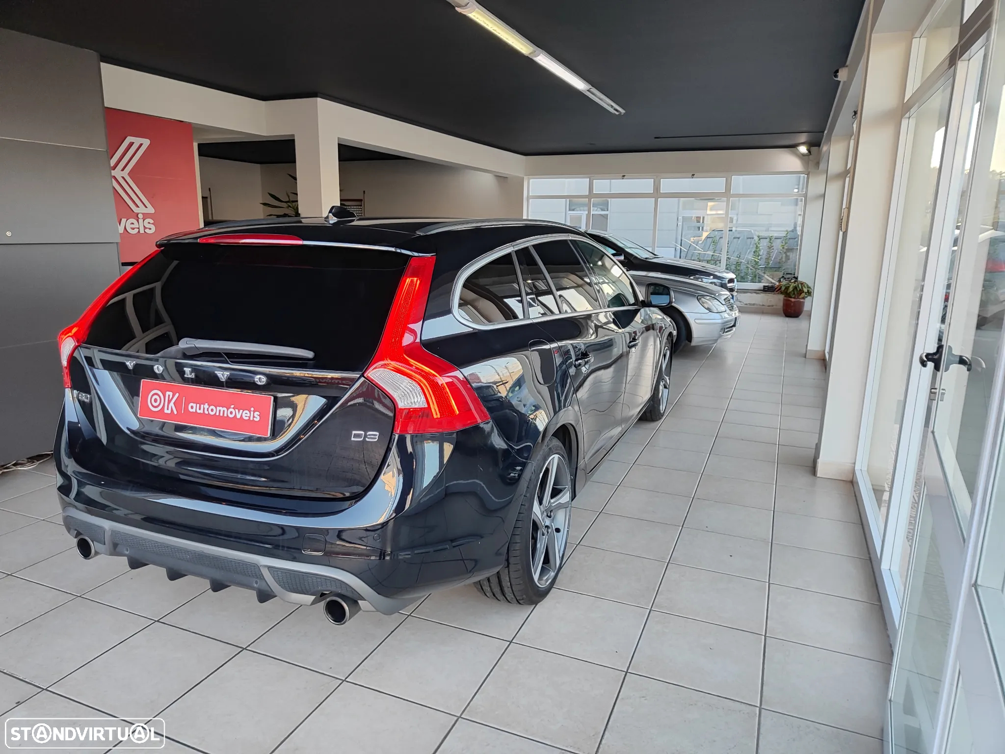 Volvo V60 2.0 D3 R-Design Start/Stop - 12