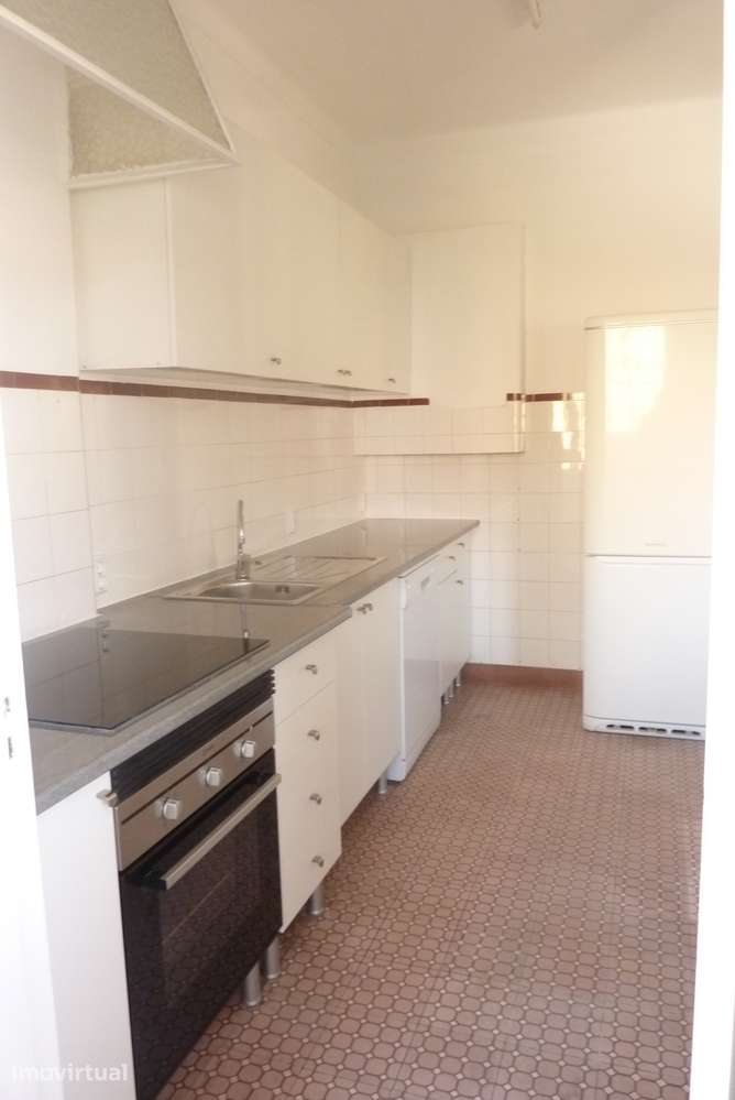 Apartamento T3, transformado em T4, Centro de Celas, HUC - Grande imagem: 5/15