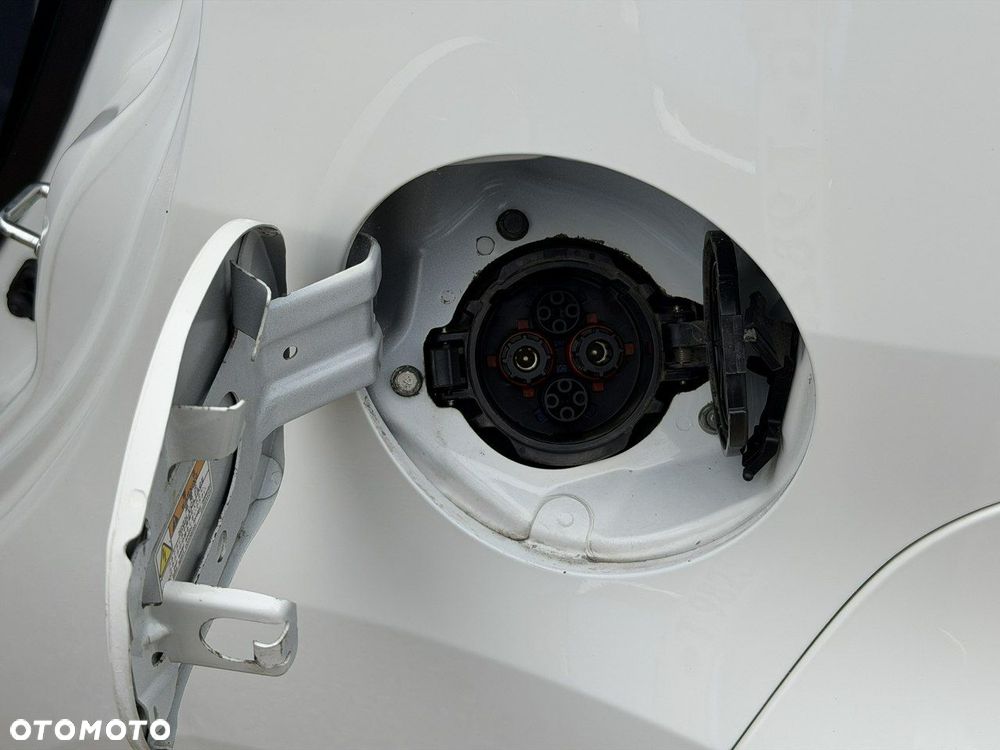 Peugeot iOn High Line - 27