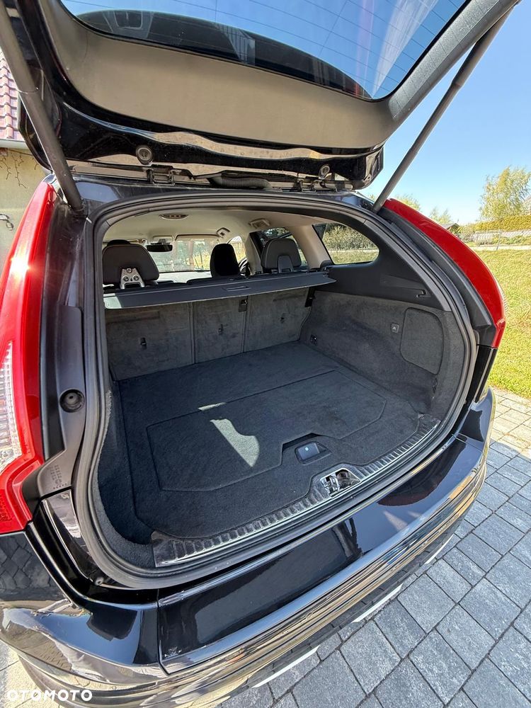 Volvo XC 60 D5 AWD Momentum - 10