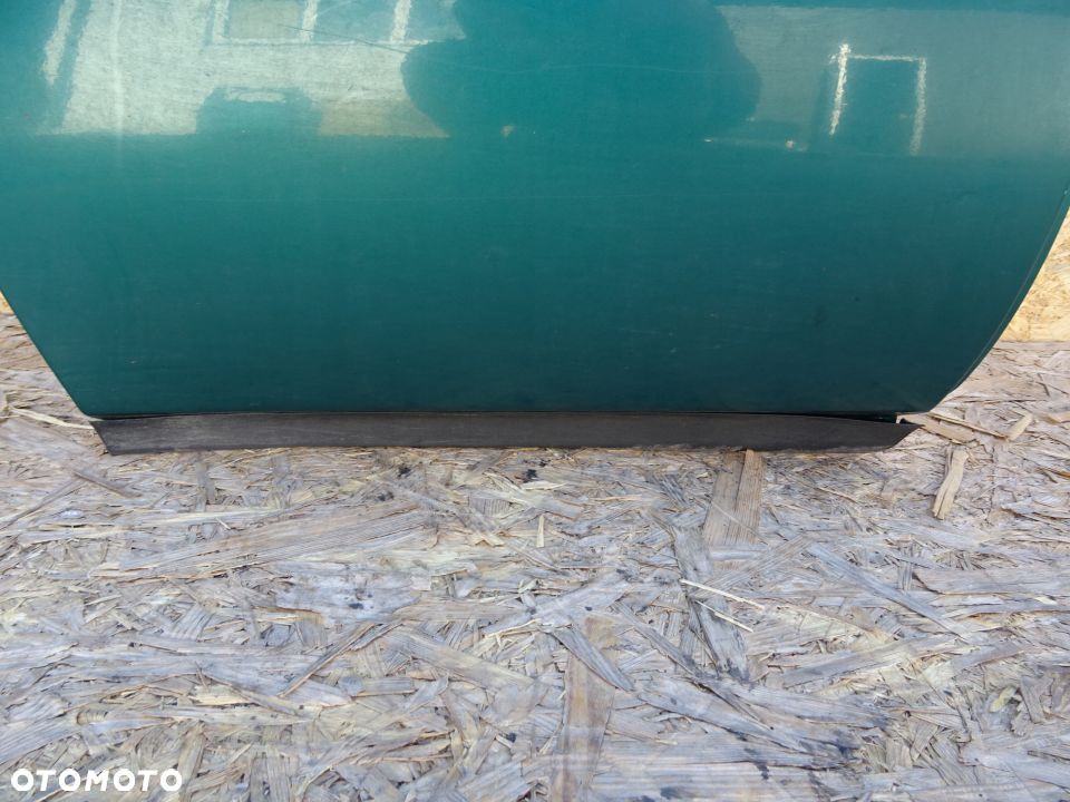 DRZWI PRAWY TYŁ MERCEDES A KLASA W168 LAK: 282 - 3