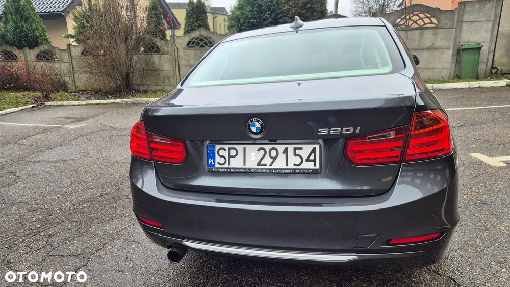 BMW Seria 3 320i - 7