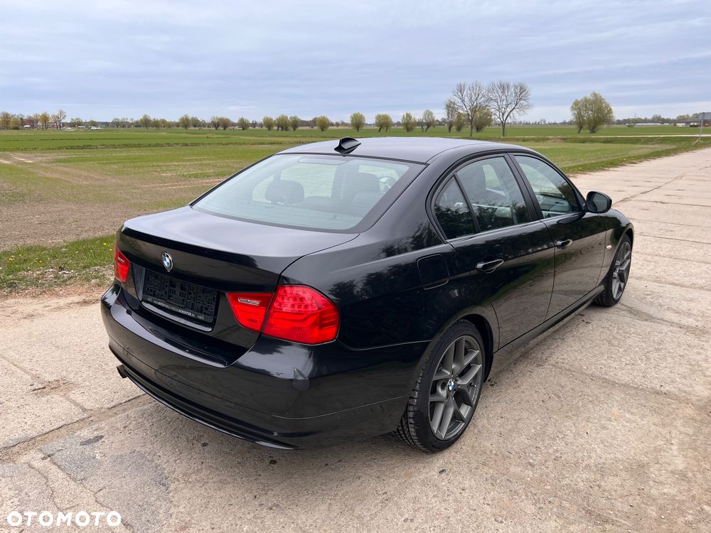BMW Seria 3 318i - 4