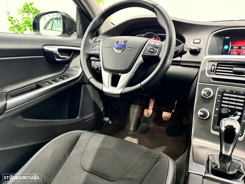 Volvo V60 Cross Country 2.0 D3 Summum - 21