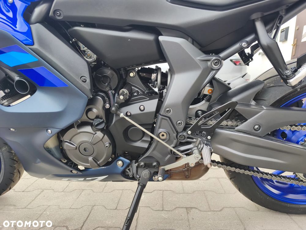 Yamaha R7 - 13