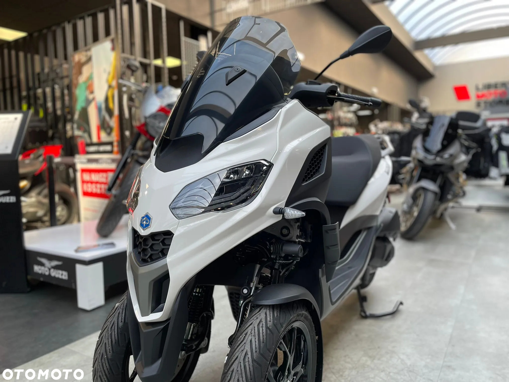 Piaggio MP-3 - 9