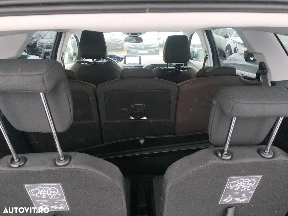 Peugeot 5008 PureTech 130 EAT8 Stop & Start Active Business-Paket - 4