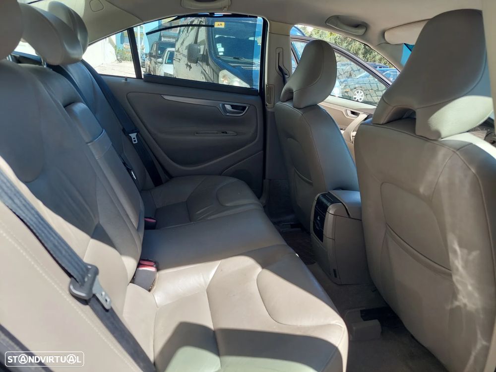 Volvo S60 2.4 D5 - 21