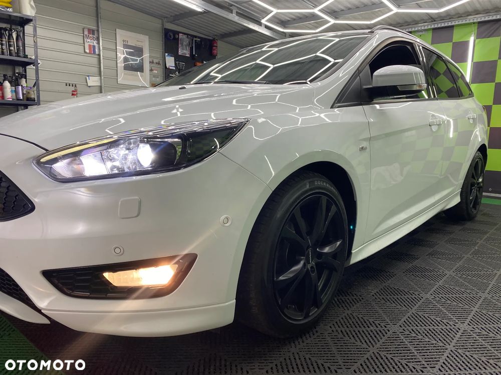 Ford Focus 1.0 EcoBoost ST-Line Black ASS - 1