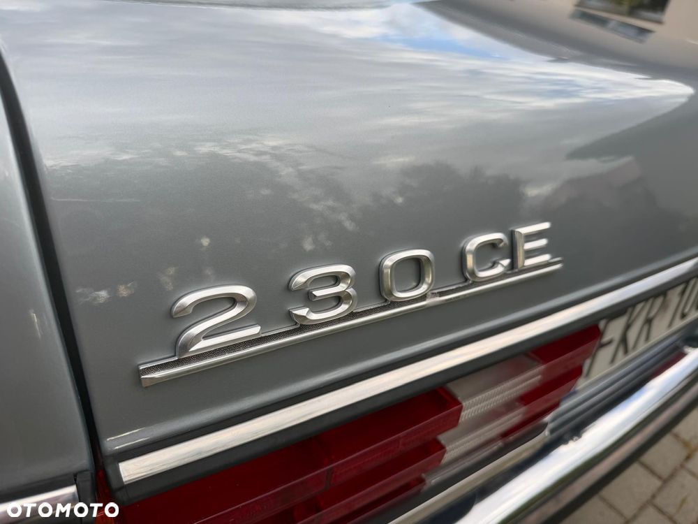 Mercedes-Benz W123 - 12