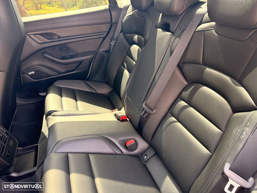 Porsche Taycan Cross Turismo Turbo - 18