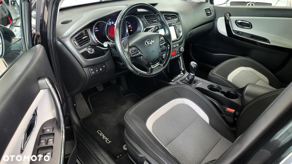 Kia Ceed 1.6 GDI Dream-Team Edition - 14