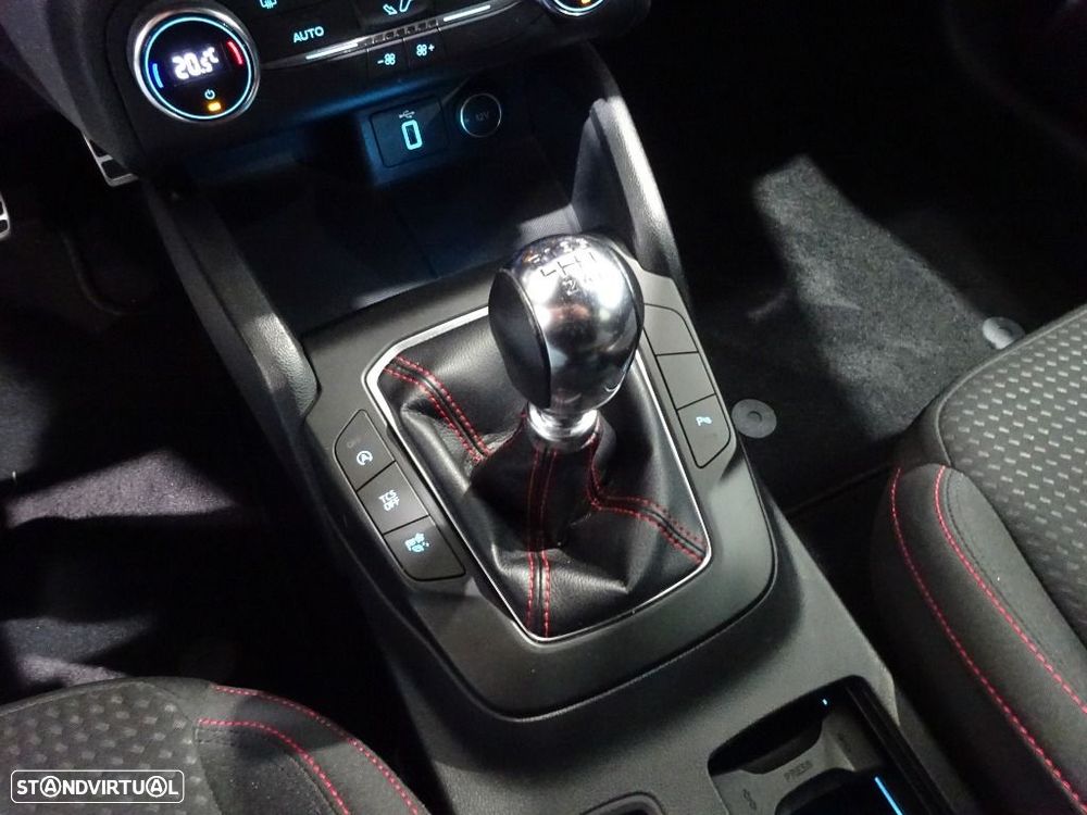 Ford Focus 1.5 TDCi ECOBlue Titanium - 28