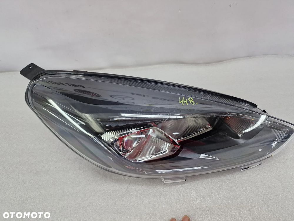 FORD FIESTA MK8 17- PRAWA LAMPA PRZEDNIA PRZÓD SOCZEWKA + LED , CIEMNA , NR L1BB-13E014-EH , NR AUKCJI LA448 - 1