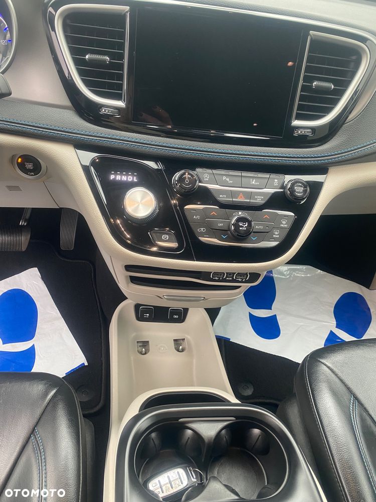 Chrysler Pacifica - 19