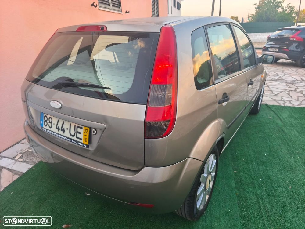 Ford Fiesta 1.4 Ghia - 20