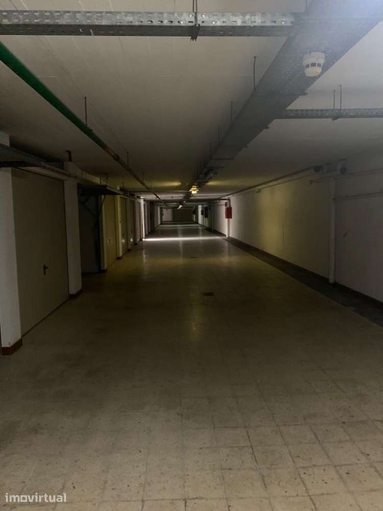 Garagem, Laranjeiro e Feijó, Praça Lopes Graça - Grande imagem: 3/6