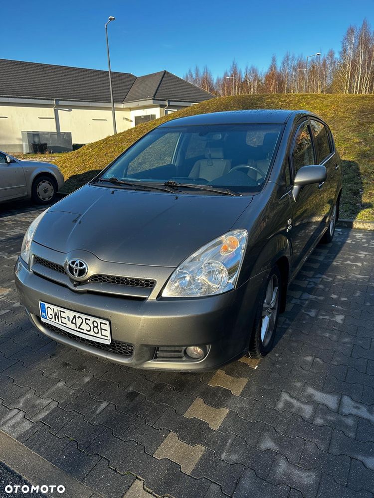 Toyota Corolla Verso 2.2 D-4D X 7os - 8