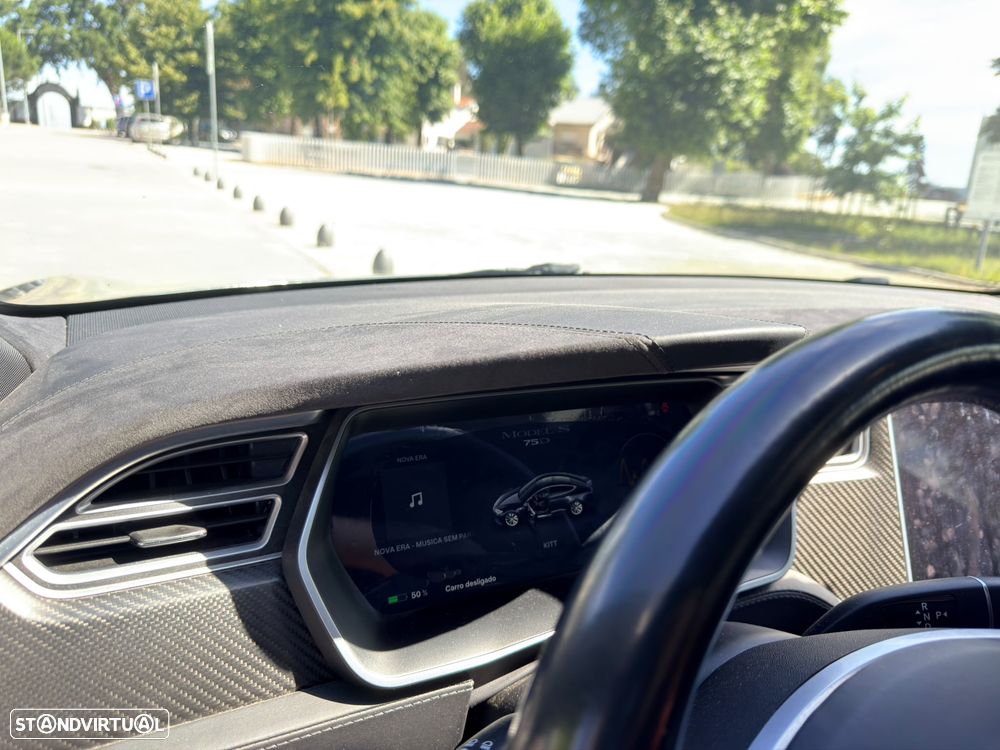 Tesla Model S - 11