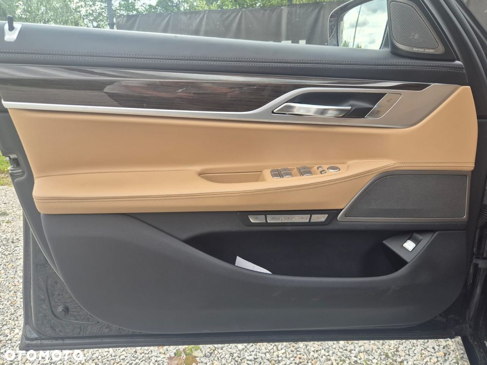 BMW Seria 7 740d xDrive - 24