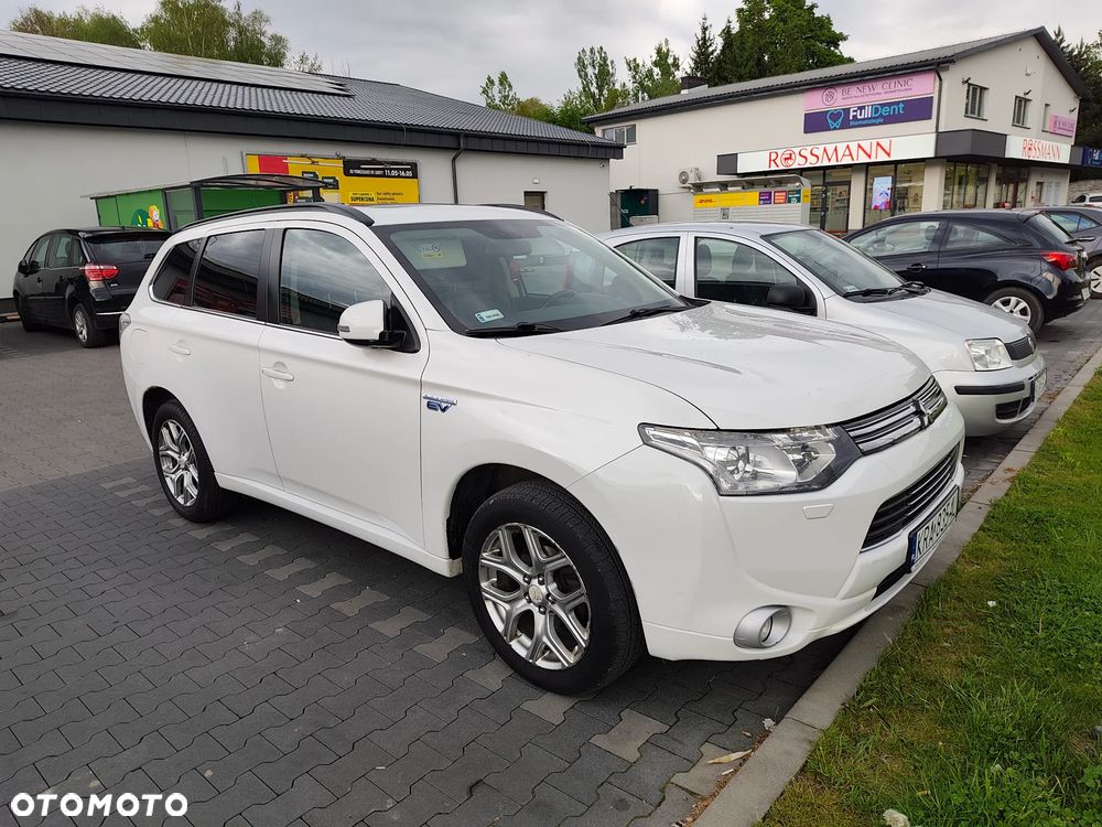 Mitsubishi Outlander Instyle NAVI + - 19