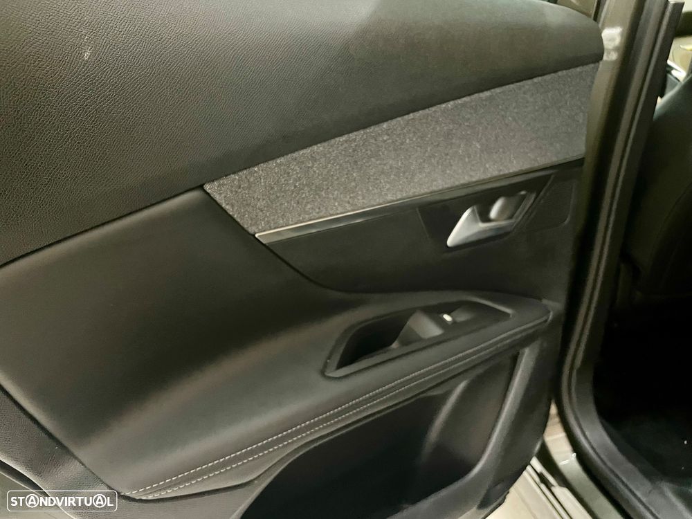 Peugeot 3008 1.2 PureTech Allure EAT8 - 26