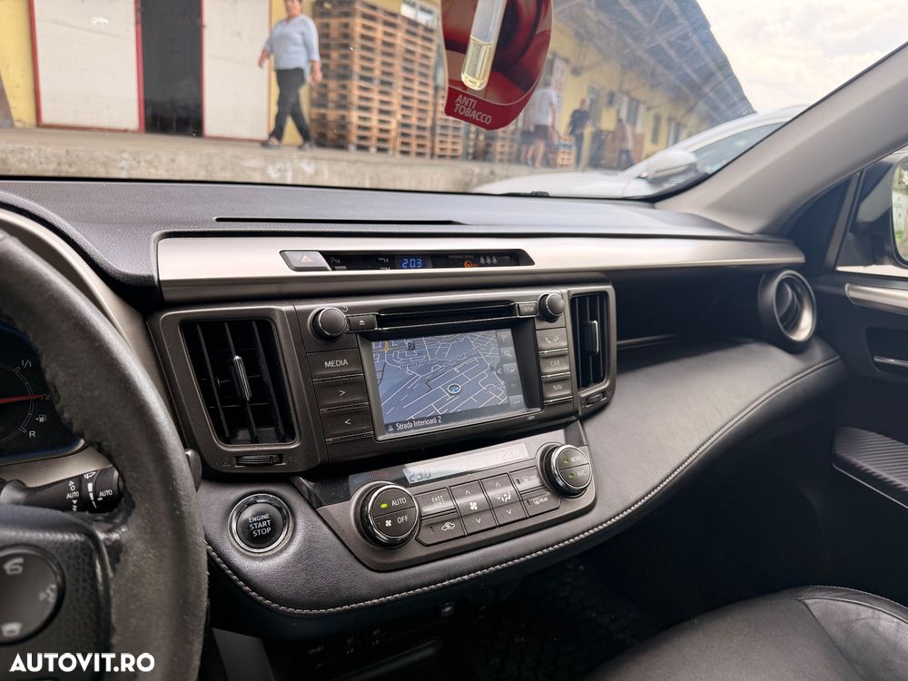 Toyota RAV4 2.2 D-4D Luxury - 24