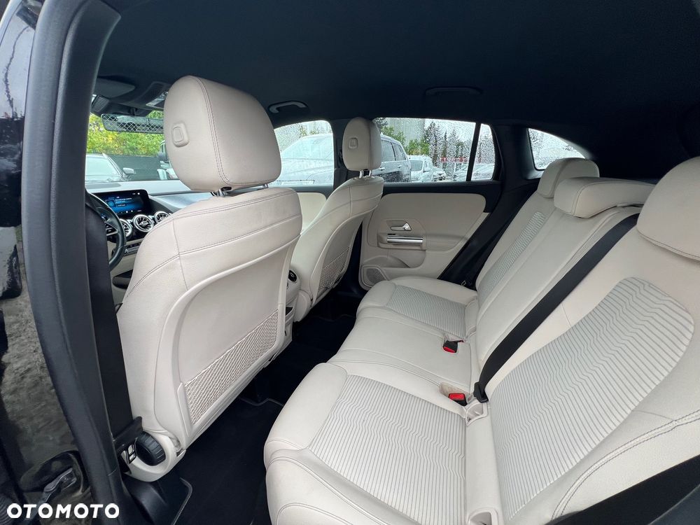 Mercedes-Benz GLA 180 d 8G-DCT Special Edition - 16