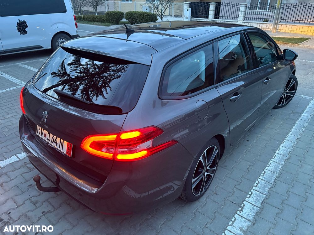 Peugeot 308 1.2 L PureTech Turbo Allure - 12