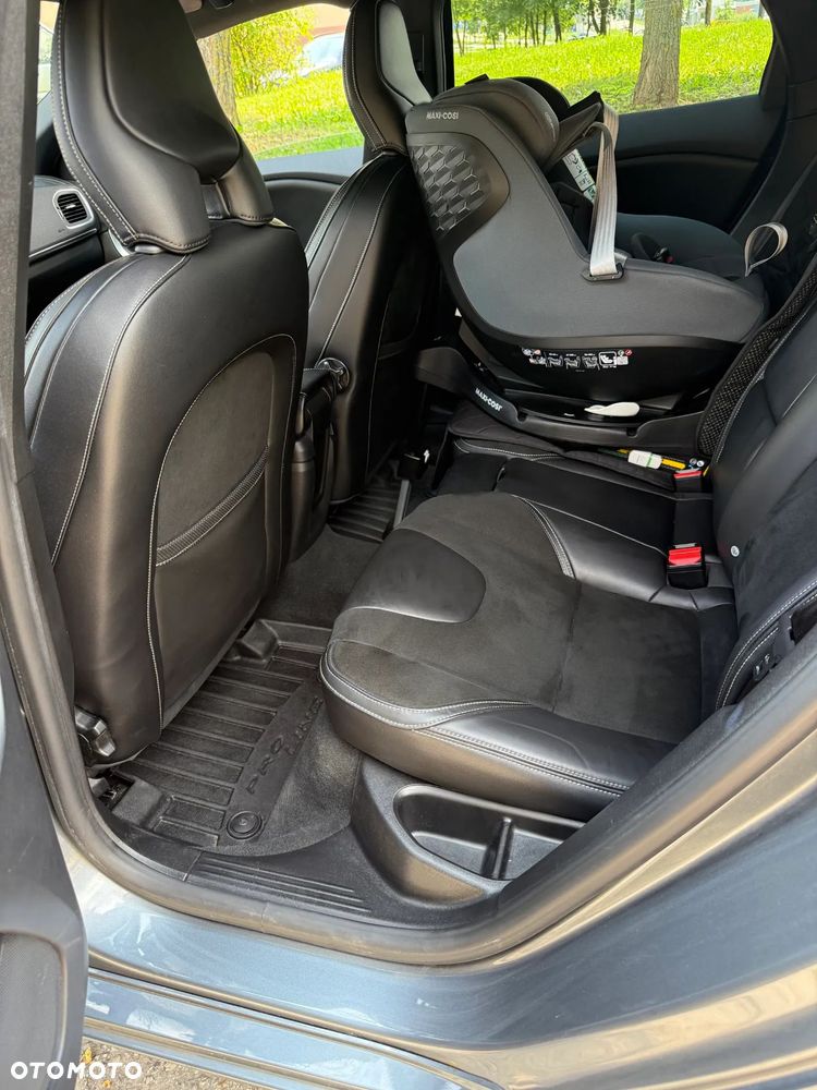 Volvo V40 D3 Drive-E R-Design Momentum - 17