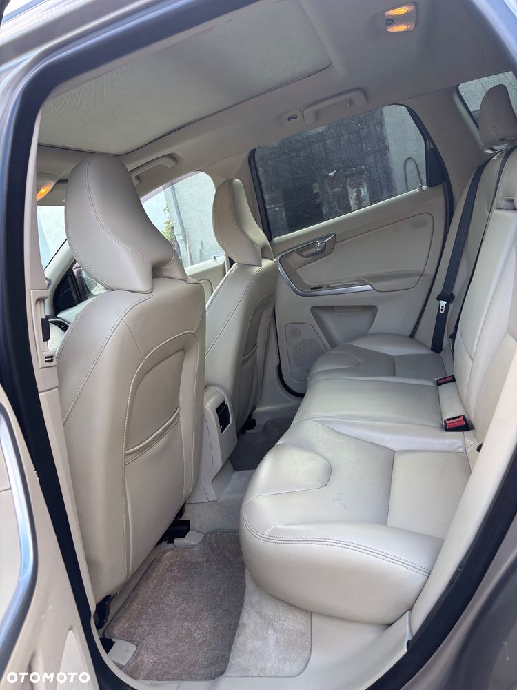 Volvo XC 60 B5 B AWD Essential - 17