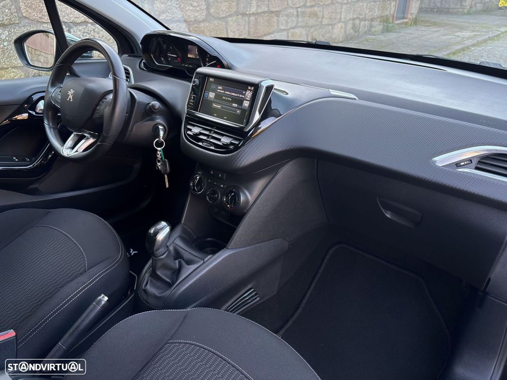 Peugeot 208 1.2 PureTech Style - 18